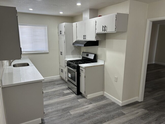 Building Photo - Remodeled 3 Bedroom, 2 Bath Home