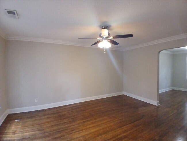 Foto del edificio - Delightful 3 bed 1 bath home - Open To Sec...