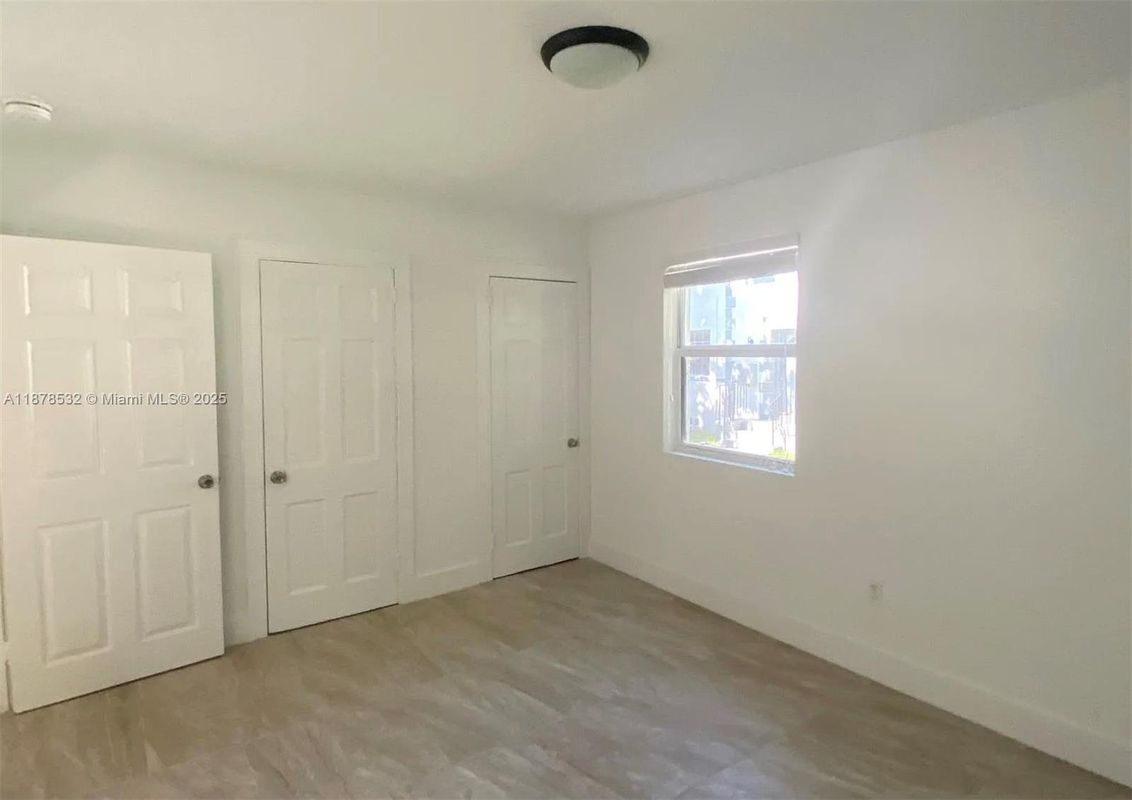 Building Photo - 11 Sidonia Ave