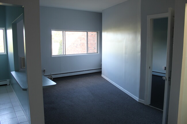 Building Photo - 263 N Newbridge Rd