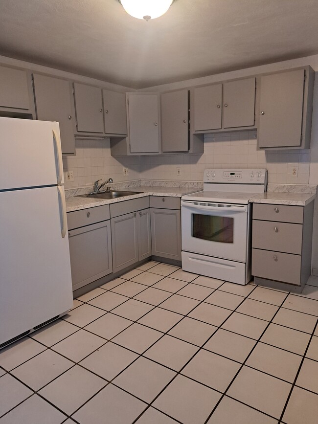 Building Photo - 284 Veazie St