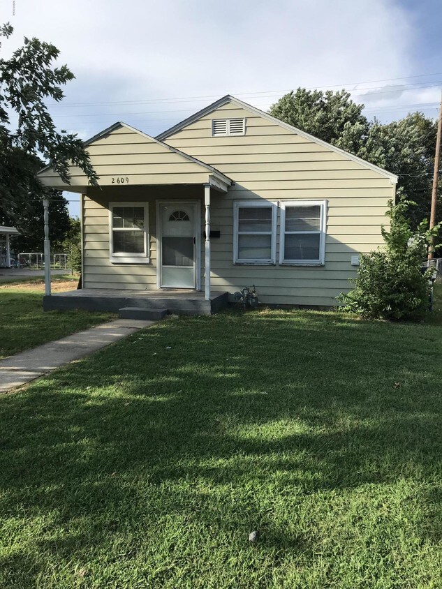 Foto principal - 2609 E 11th St