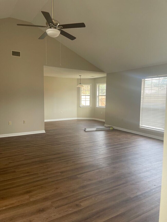 Building Photo - 480 Teal Lake Dr
