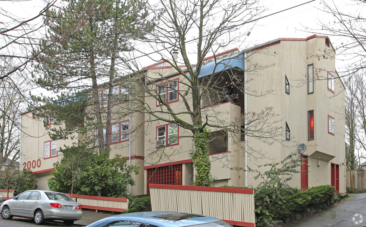 Foto principal - 2000 E Spruce St