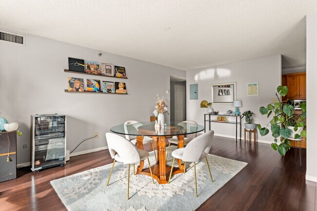 Comedor - 1225 Lasalle Ave