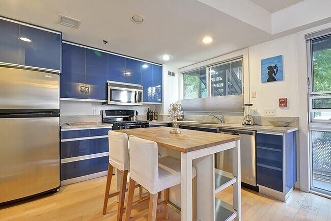 Foto del edificio - 557 2nd St