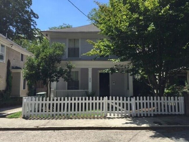Foto del edificio - Renovated Single Family Home Available soon for Move-In !