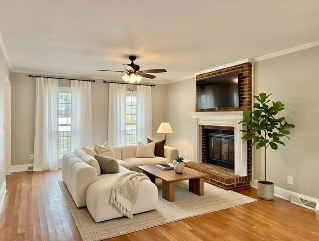 Building Photo - SPACIOUS INSIDE AND OUT!