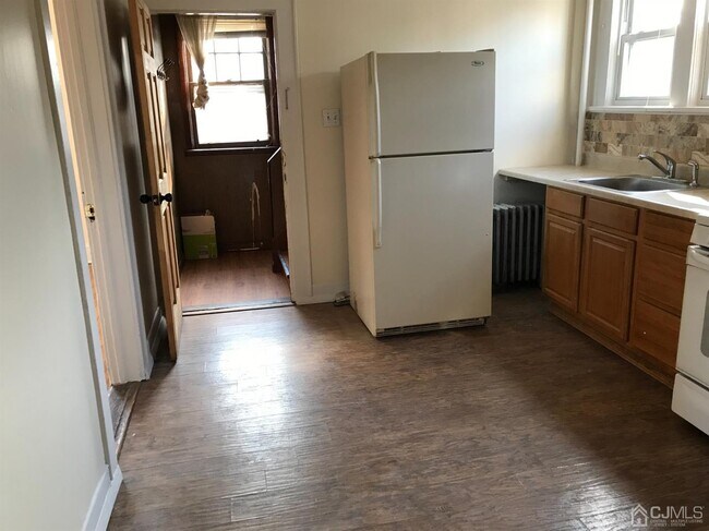 Building Photo - 1158 Raritan Ave