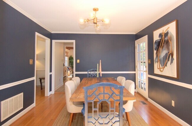 Foto del edificio - 3414 Bellevue Rd