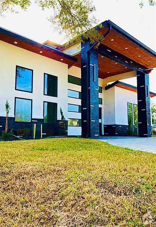 Royal Lake Estates Apartments for Rent with Parking Richmond, TX 1