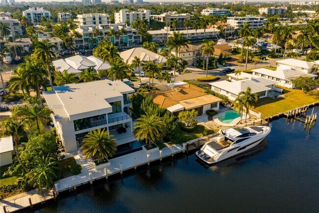 Foto del edificio - 128 Fiesta Way