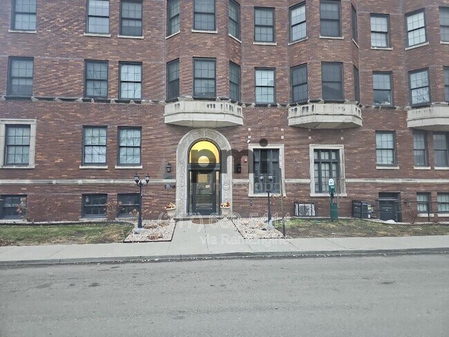 Building Photo - 1 W 28th St