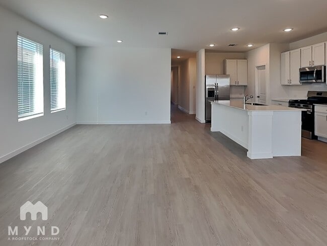 Building Photo - 10632 Ysasmendi Rdg