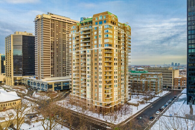 Building Photo - 1 Av Wood