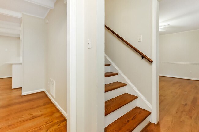 Foto del edificio - 120 Kohler Crescent Newport News VA 23606