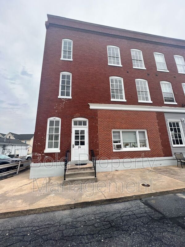 16 S Chestnut St Unit 5, Palmyra, PA 17078 Condo for Rent in Palmyra