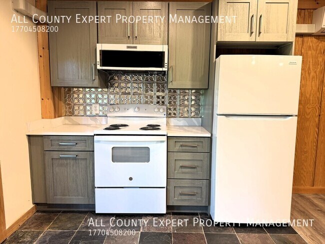 Building Photo - 438 Hunters Trce