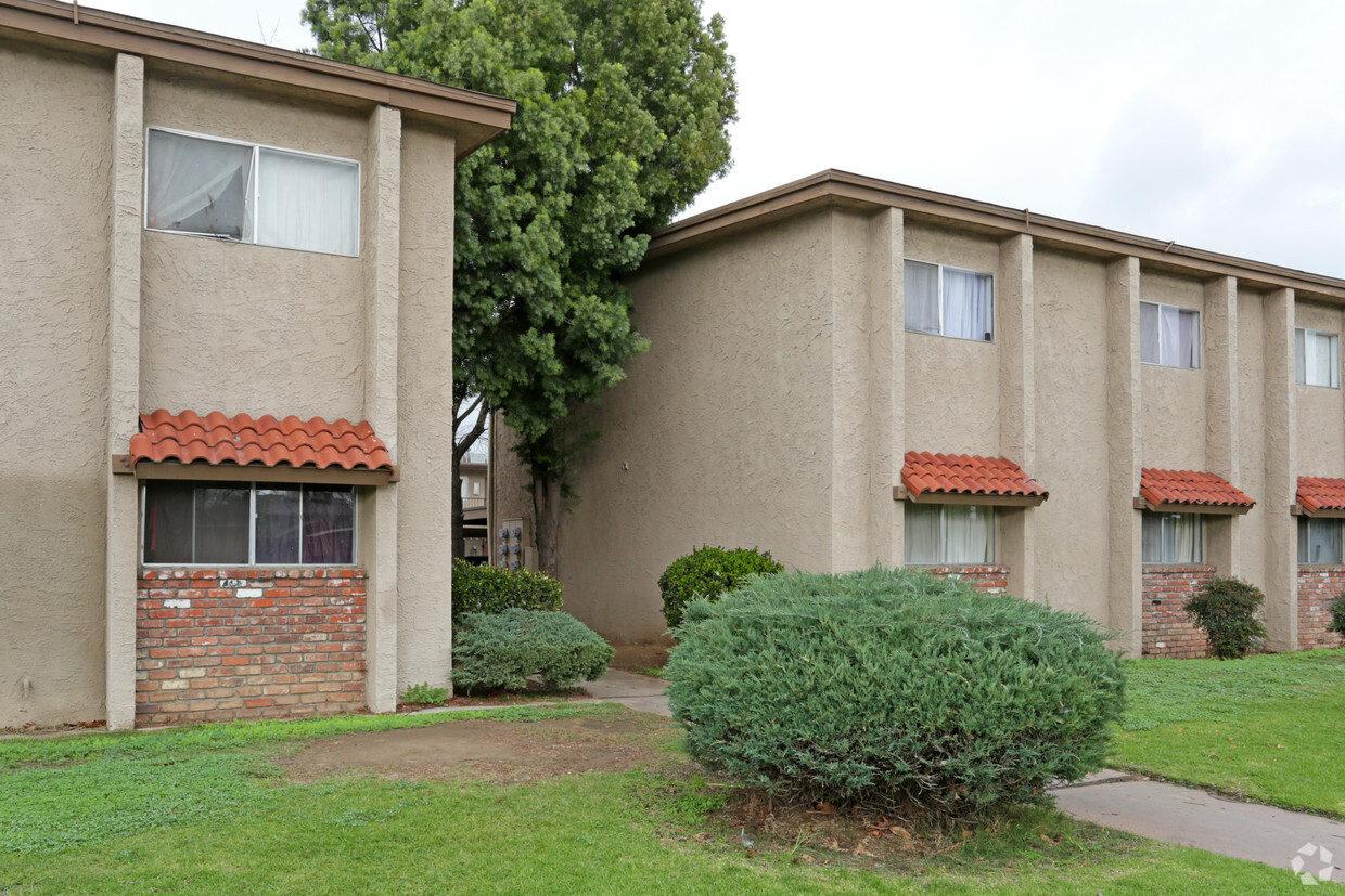 Building Photo - Country Club Village Apartments