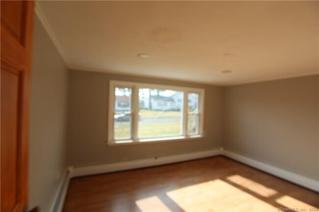 Building Photo - 68 Fuller Dr
