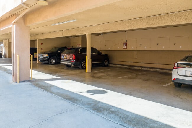 Garage - 1025 S Holt Ave