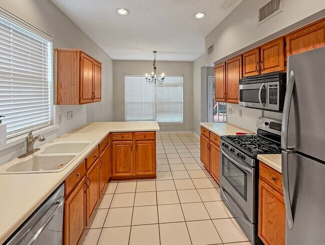 Foto del edificio - Charming 4-Bedroom Home