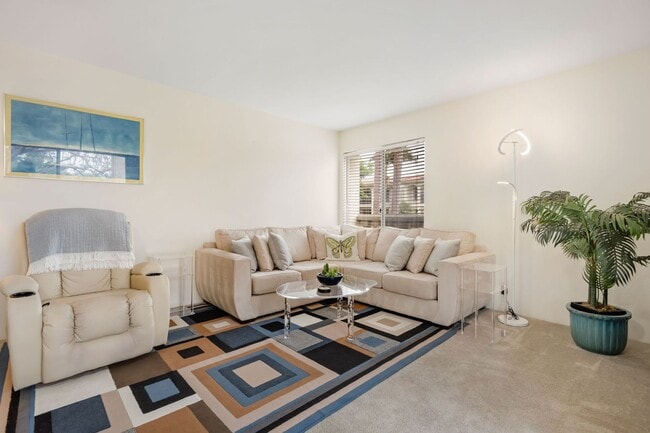 Foto del edificio - Experience Elegance: El Escorial Villa with Miramar Floor Plan!