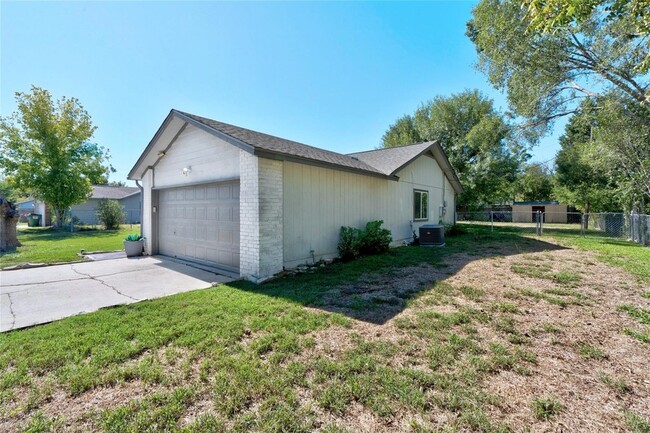 Building Photo - 13314 Briar Hollow Dr