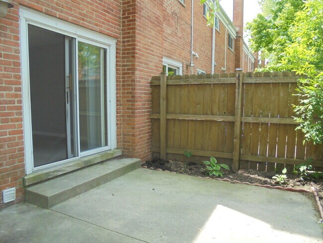 Building Photo - 1400 Shermer Rd