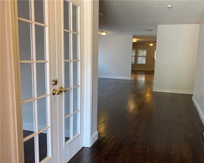 Building Photo - 4825 Cedar Crest Dr