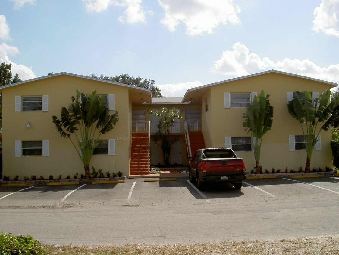 Primary Photo - 1220 SW 26th St