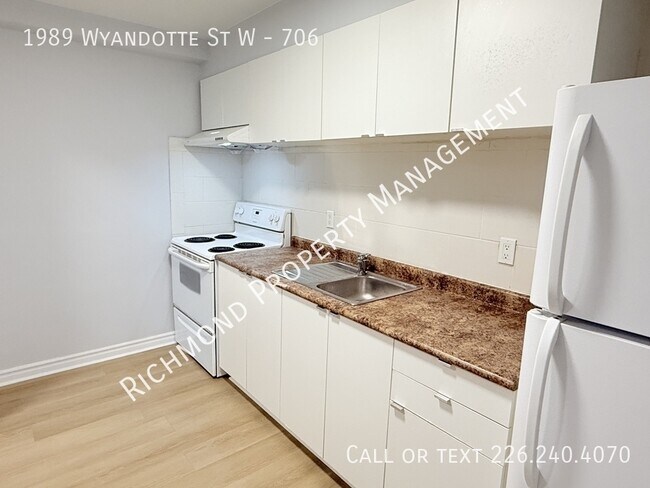 Photo du bâtiment - 1989 Wyandotte St W