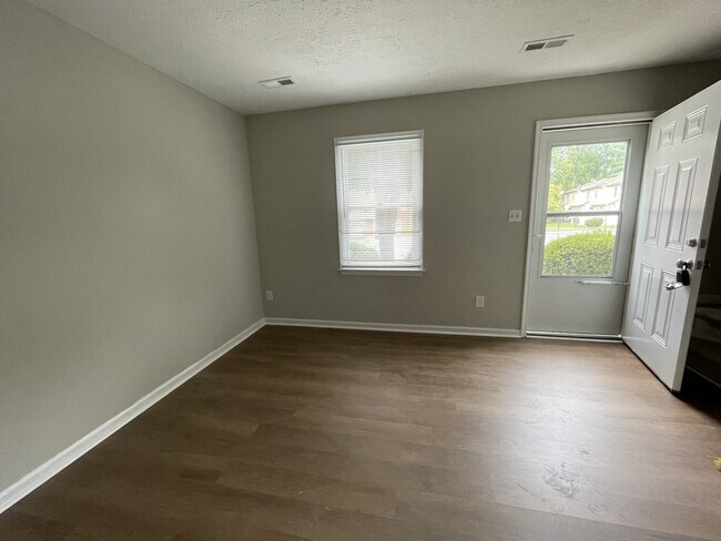 Foto del edificio - 158 Cedar Crest Dr