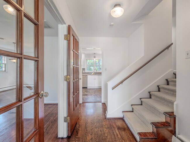 Building Photo - 2021 Meadow Lake Ct