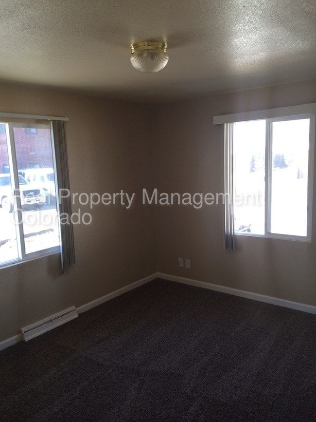 Building Photo - Lovely 2 Bed Duplex