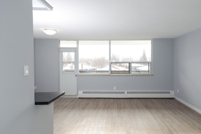 Building Photo - 2185 Lawrence Avenue East