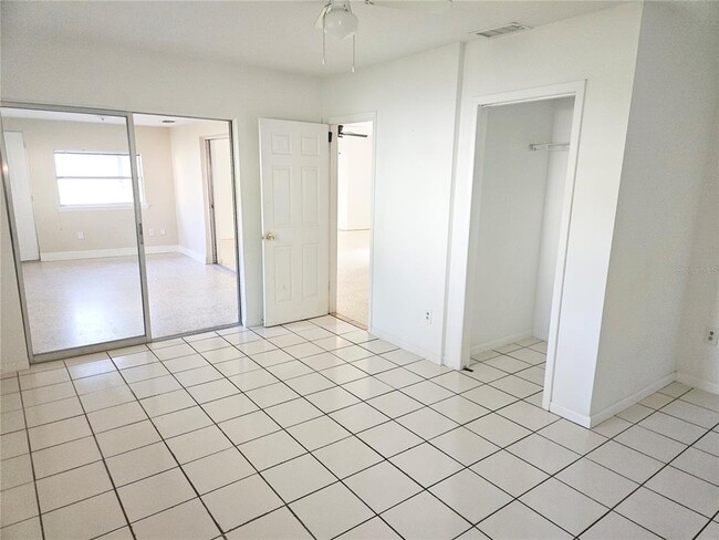 Building Photo - 817 S Apopka Ave
