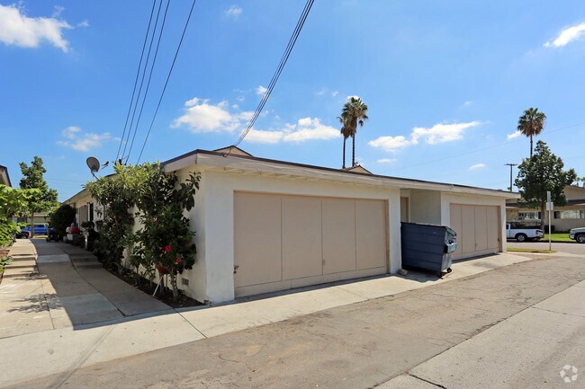 Building Photo - 1006 N Shattuck Pl