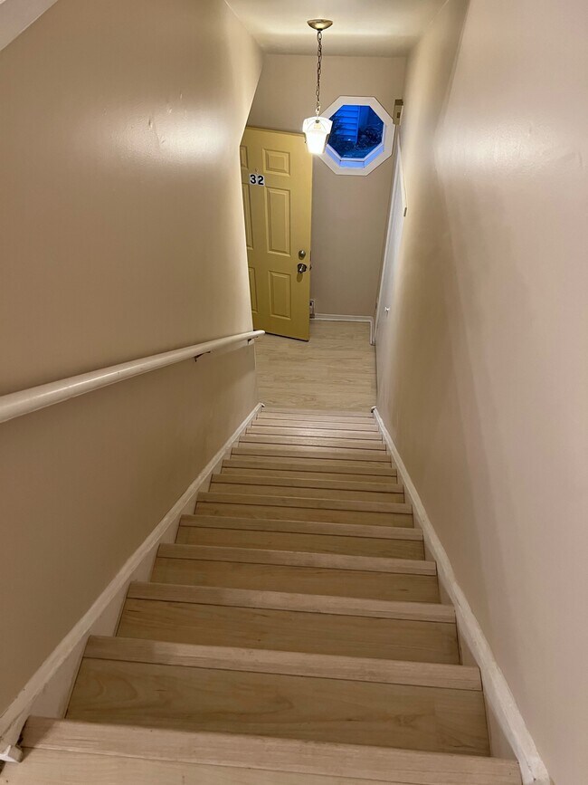 Stairways - 32 Waterview Dr