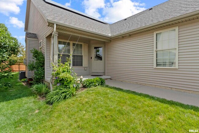 Building Photo - 2213 W Kenfield Ct