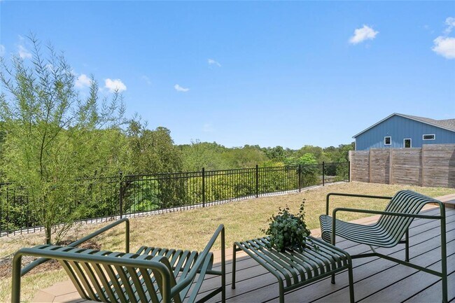 Building Photo - 2720 Bristol Dr