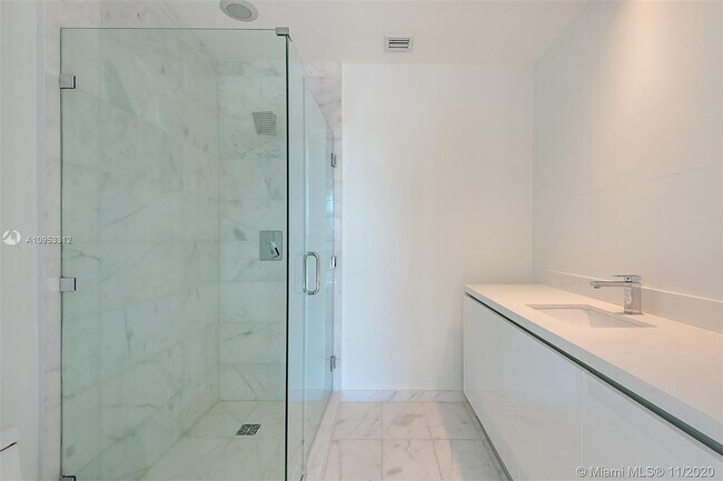Foto del edificio - 801 South Pointe Dr