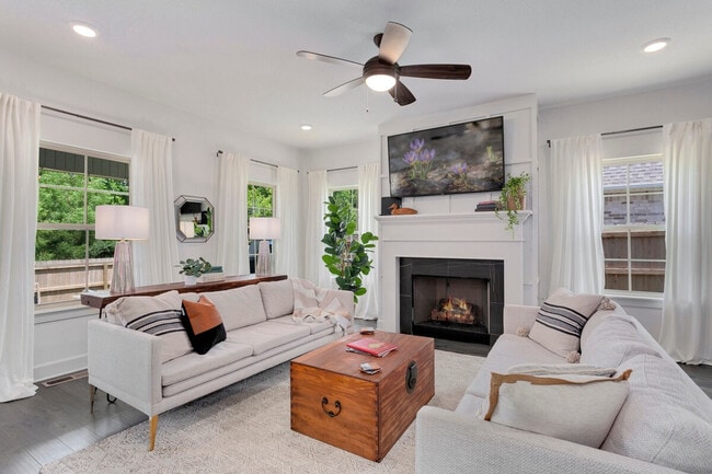 Building Photo - 262 N Solitude Bend