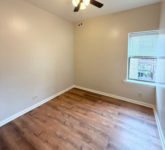 Building Photo - 1521 E 65th St