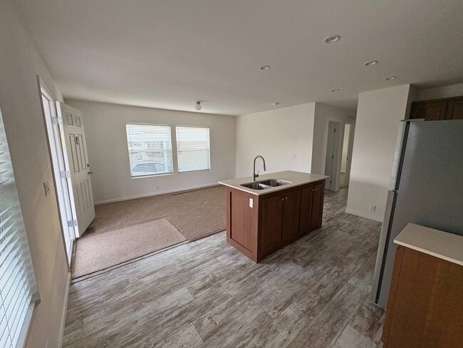 Foto del edificio - 1700 S State St