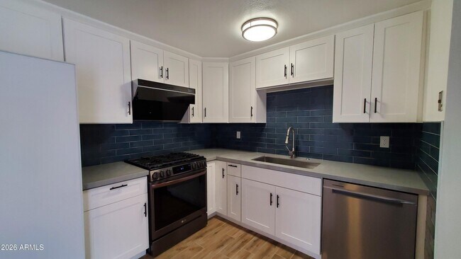 Foto del edificio - 3710 E Thunderbird Rd