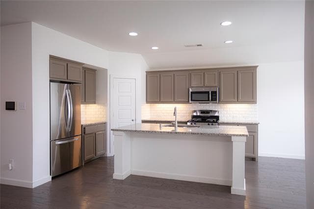 Building Photo - 404 Barnstorm Dr