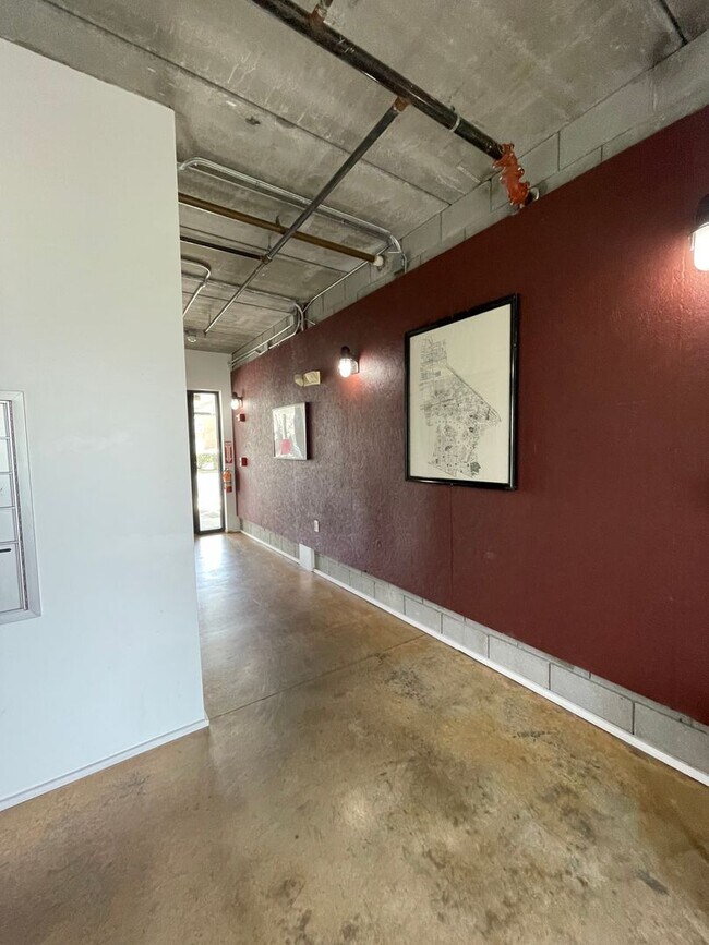 Building Photo - 443 Saint Pauls Blvd #4E