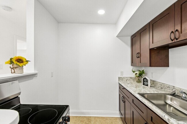 Foto del edificio - 6220 Riverside Dr
