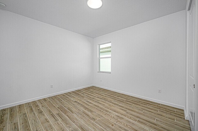 Foto del edificio - Southwest Eleanor Drive, Port St. Lucie, F...